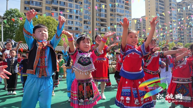 松桃實(shí)驗(yàn)幼兒園:萌娃多彩活動喜迎“四月八”