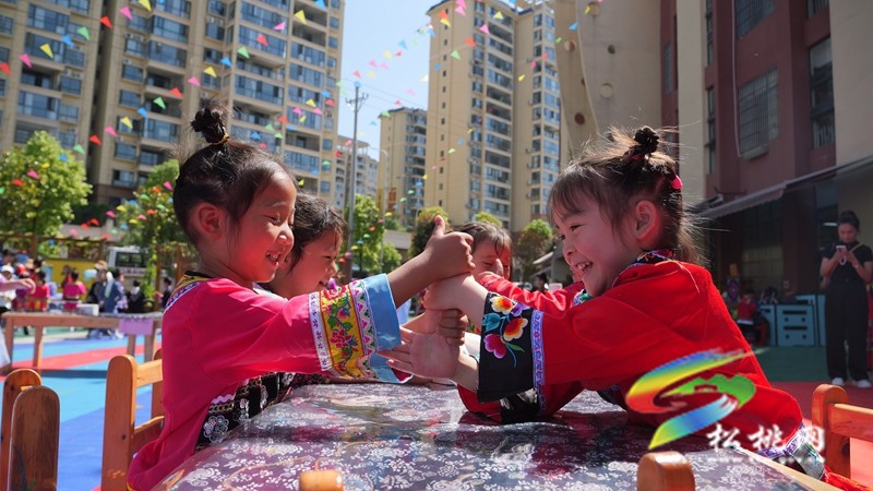 松桃實(shí)驗(yàn)幼兒園:萌娃多彩活動喜迎“四月八”