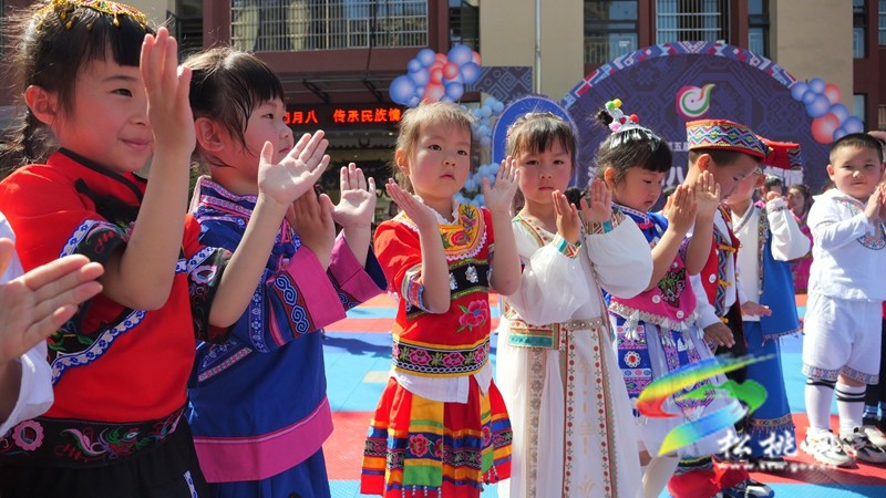 松桃實(shí)驗(yàn)幼兒園:萌娃多彩活動喜迎“四月八”