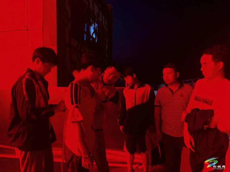 人人學急救 急救為人人——松桃苗族自治縣紅十字會聯(lián)合民族中醫(yī)院開展應急救護技能培訓進校園活動