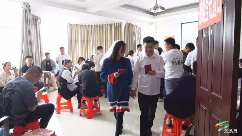 松桃：“520”領(lǐng)證現(xiàn)場火熱