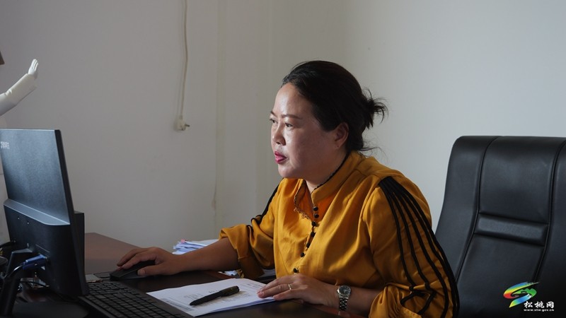 吳瑩：用心履職?用愛(ài)育人