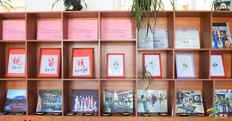吳瑩：用心履職?用愛(ài)育人