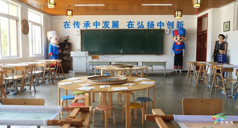 吳瑩：用心履職?用愛(ài)育人