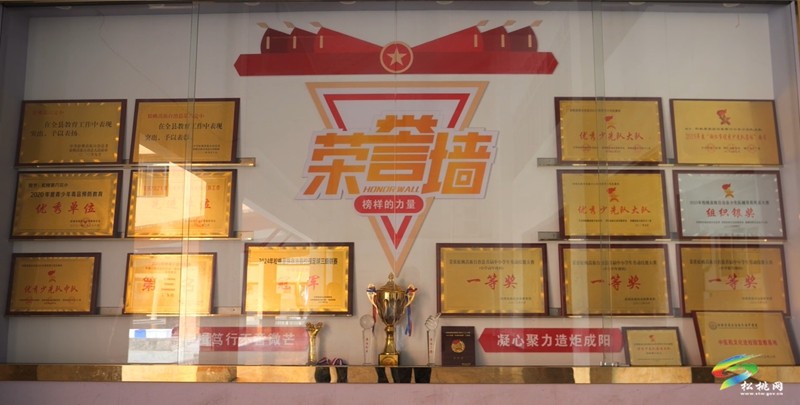 吳瑩：用心履職?用愛(ài)育人
