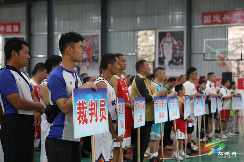 精彩“籃”不??！松桃首屆“超越杯”U40周末籃球賽火熱開(kāi)賽