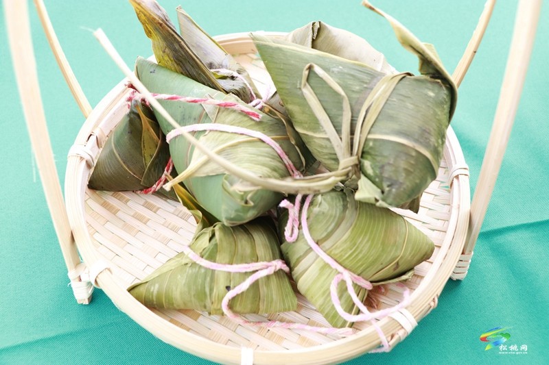 【網(wǎng)絡(luò)中國節(jié)·端午】大坪場鎮(zhèn)鎮(zhèn)江村：粽子飄香迎端午 幸福和諧鄰里情