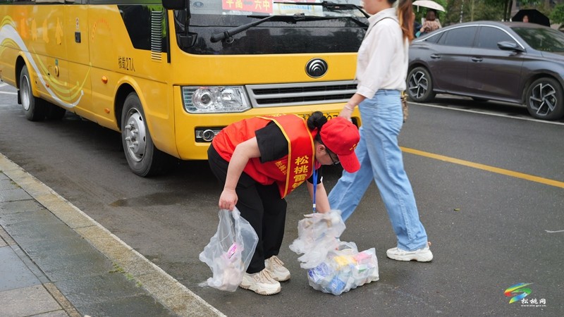 松桃：志愿服務助力高考 暖心守護莘莘學子