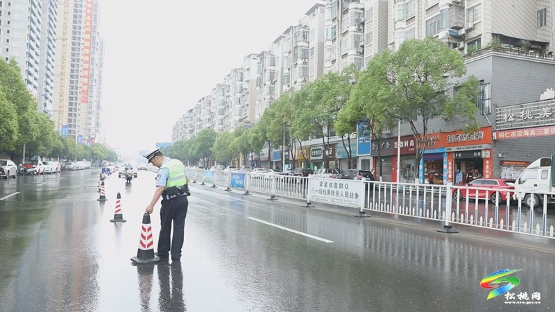 高考首日，松桃交警開啟“護考”模式