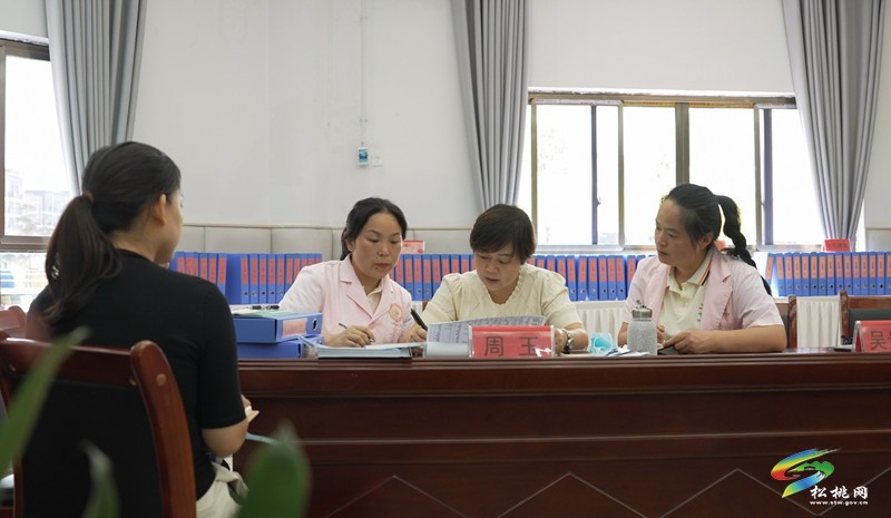 省級示范園評估專家組來松桃三幼評估