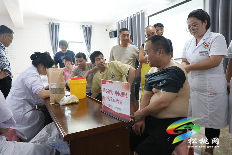 縣民族中醫(yī)院聯(lián)合蓼皋衛(wèi)生院平頭衛(wèi)生院開展“健康惠企”中醫(yī)健康服務(wù)活動