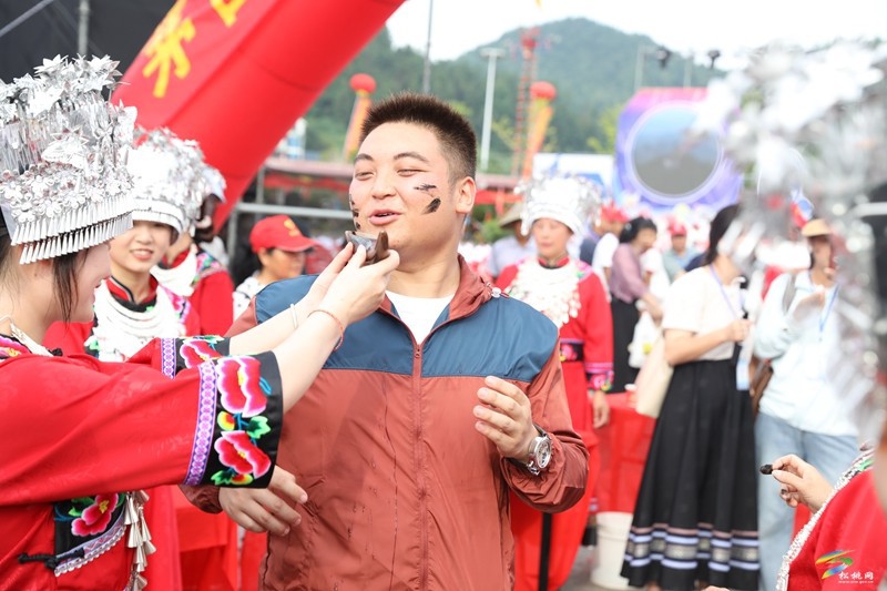 第九屆中國苗族情人節(jié)“六月六”火熱進行中