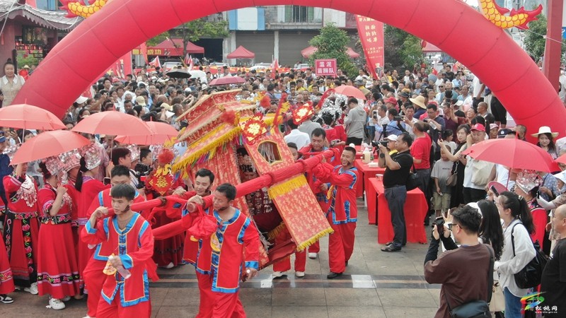 第九屆中國苗族情人節(jié)“六月六”火熱進行中