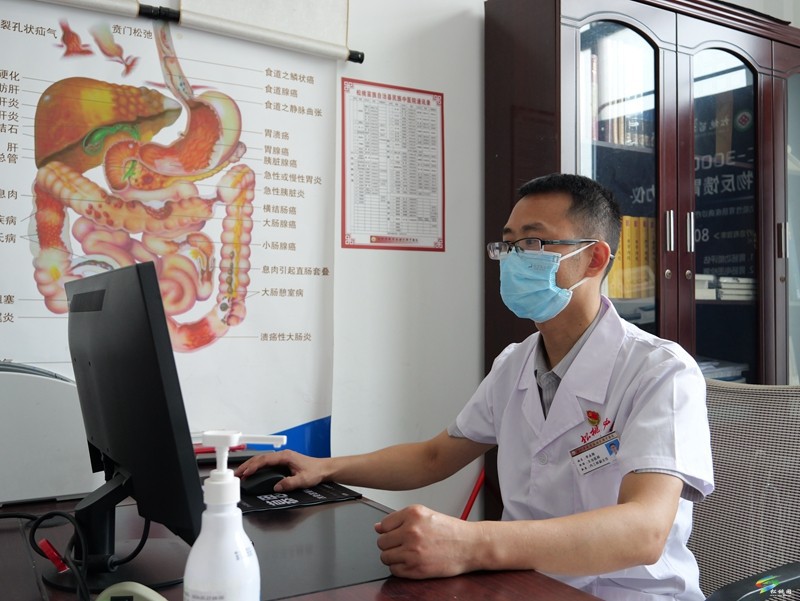 縣民族中醫(yī)院李永剛：“鏡”心“鏡”力   守護(hù)患者消化道健康