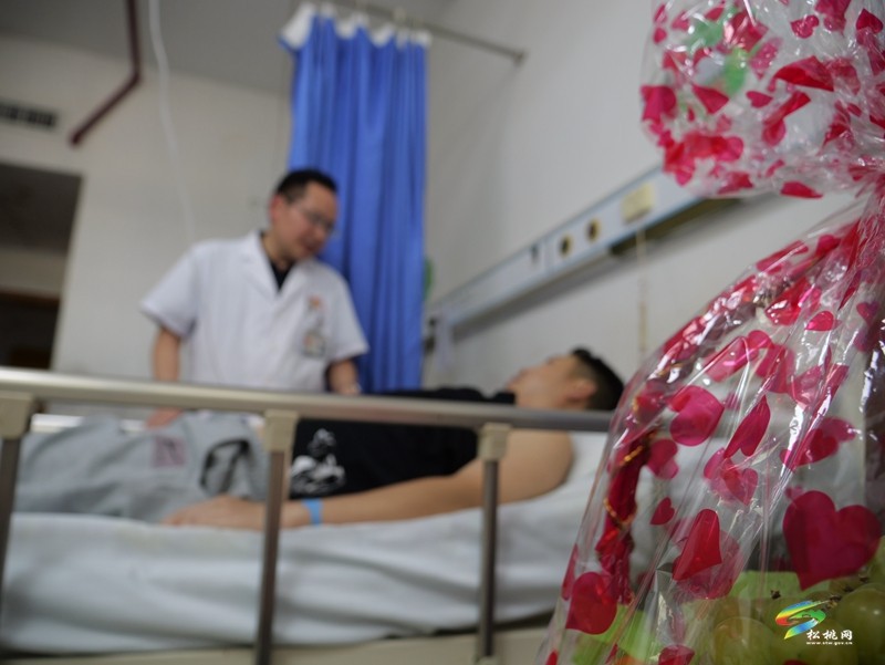 高鐵上的生死救援后續(xù)！松桃苗族自治縣人民醫(yī)院無縫銜接為生命接力，患者術(shù)后恢復(fù)良好！