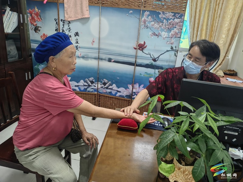 松桃民族中醫(yī)院:“一號(hào)管三天”惠民落到實(shí)處 為老百姓就診減負(fù)