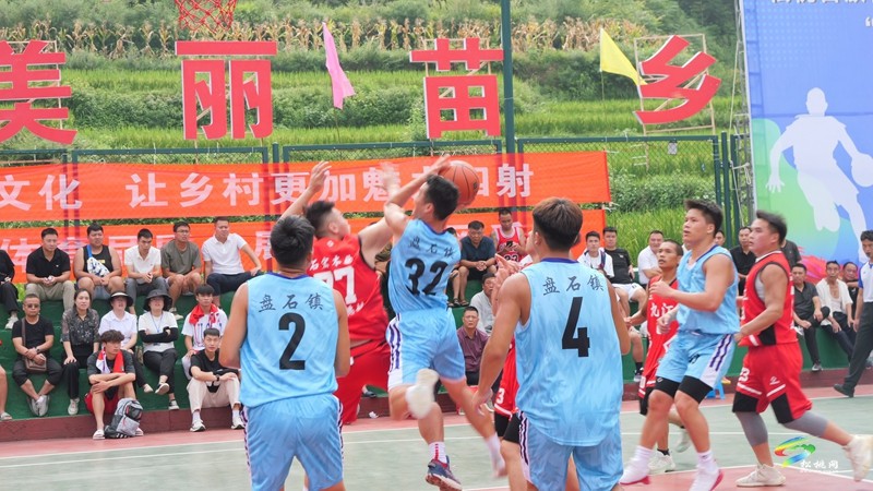 松桃“體彩杯”籃球聯(lián)賽暨第三屆“美麗鄉(xiāng)村”籃球選拔賽賽區(qū)拉開戰(zhàn)幕