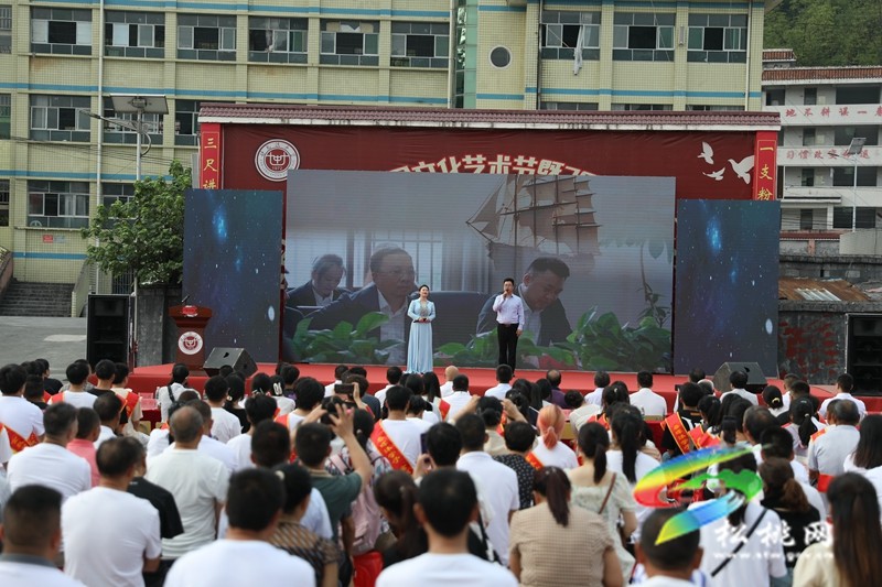 甘龍片區(qū)舉行第十屆“金秋助學”活動