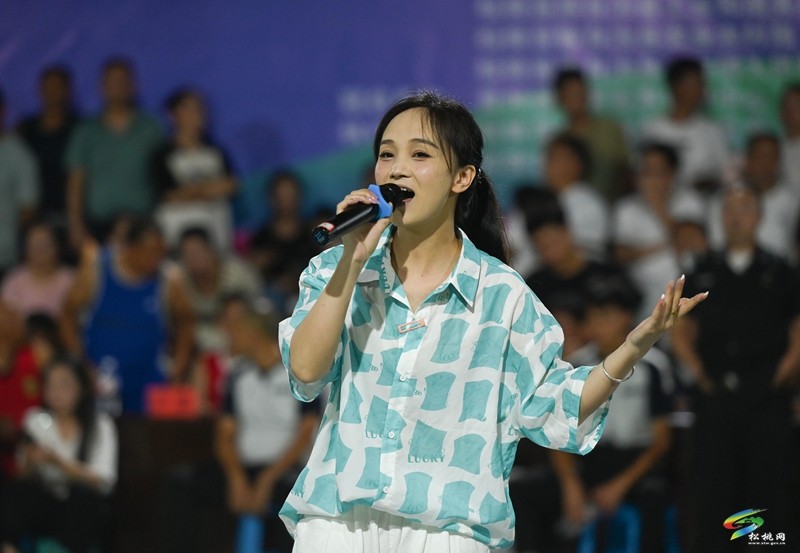 強(qiáng)強(qiáng)對決！松桃“美麗鄉(xiāng)村”籃球選拔賽東西部賽區(qū)交叉賽舉行