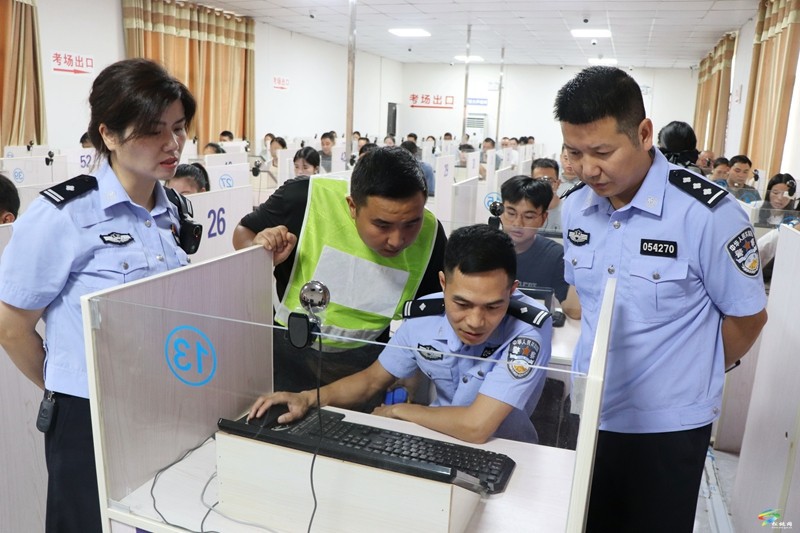 松桃公安交警聯(lián)合多部門開展機(jī)動(dòng)車駕駛?cè)丝荚嚰信挪檎?嚴(yán)厲打擊涉駕駛?cè)丝荚囘`法犯罪專項(xiàng)行動(dòng)