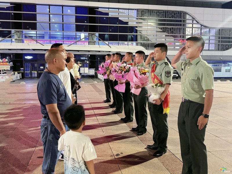 “戎”歸故里！松桃暖心迎接秋季退役軍人光榮返鄉(xiāng)