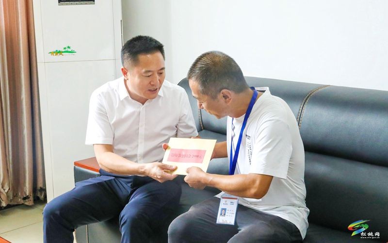 陳琪開展教師節(jié)走訪慰問活動(dòng)