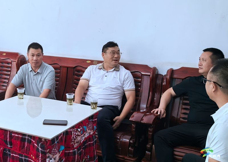 教師節(jié)來臨之際,吳廷友看望慰問一線教師!