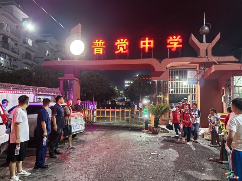 普覺鎮(zhèn)開展護“校”道路交通夜查專項整治行動