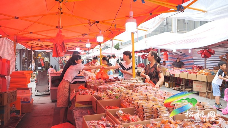 【網絡中國節(jié)·中秋】松桃:中秋佳節(jié) 月餅市場熱度非凡