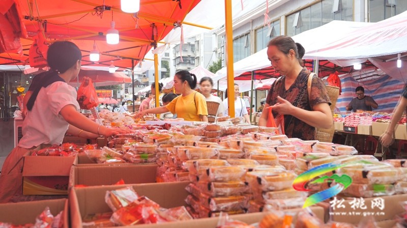【網絡中國節(jié)·中秋】松桃:中秋佳節(jié) 月餅市場熱度非凡