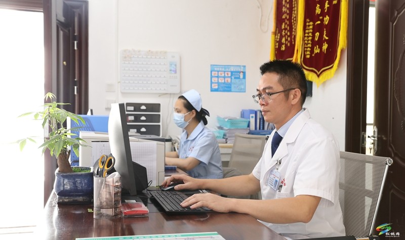 【網(wǎng)絡中國節(jié)·中秋】中秋佳節(jié)我在崗：你負責團圓?我負責堅守