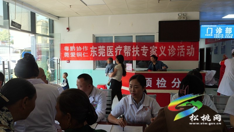 縣民族中醫(yī)院到長(zhǎng)興堡鎮(zhèn)開展大型義診活動(dòng)