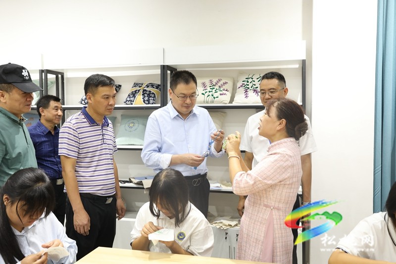 【粵黔協(xié)作·莞愛銅行】廣東省教育廳副廳長程大欣一行來松調研