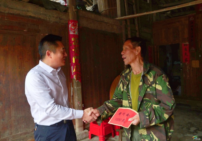 陳琪國慶節(jié)前走訪慰問老戰(zhàn)士和督導檢查安全生產(chǎn)工作