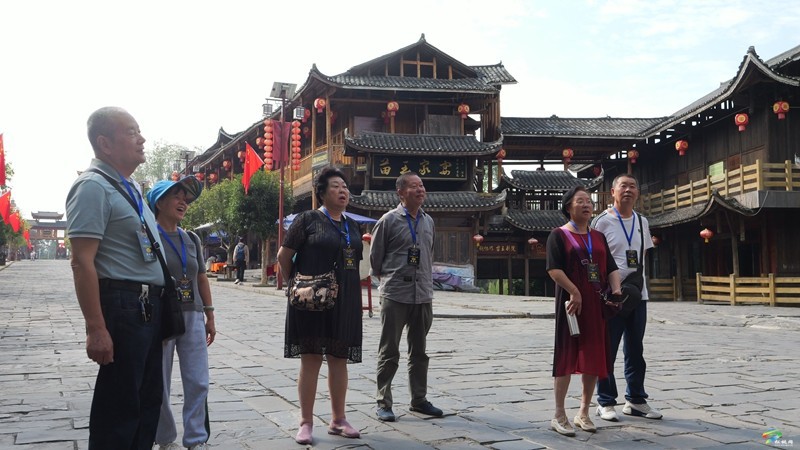 國慶假期苗王城迎來旅游高峰
