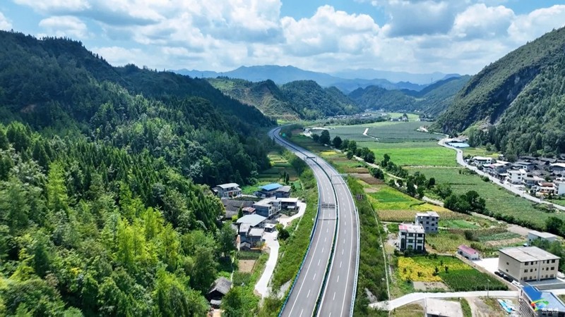 松桃勝利村：以“紅村”建設(shè)為筆 繪就和美鄉(xiāng)村新畫(huà)卷
