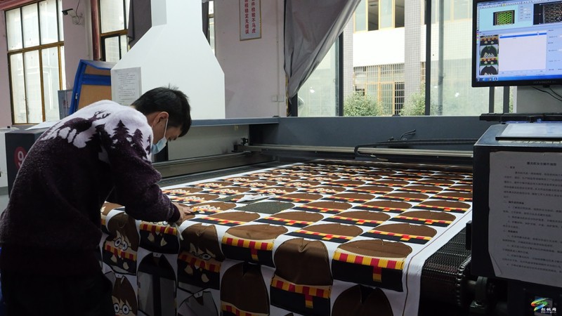 松桃巧積玩具：錨定目標(biāo)穩(wěn)訂單，“火力全開”忙生產(chǎn)