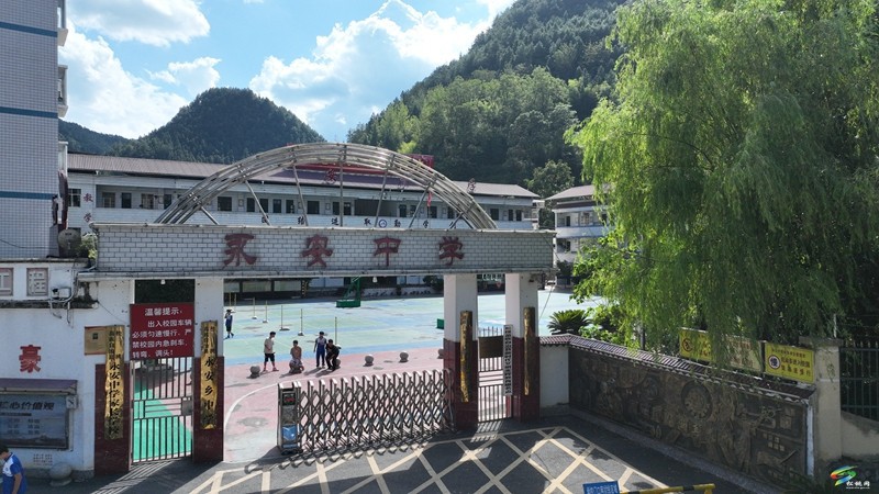 【武陵山區(qū)域媒體聯(lián)盟蹲點(diǎn)報(bào)道——紅色印跡·大美松桃】松桃永安：紅色沃土“育”莘莘學(xué)子