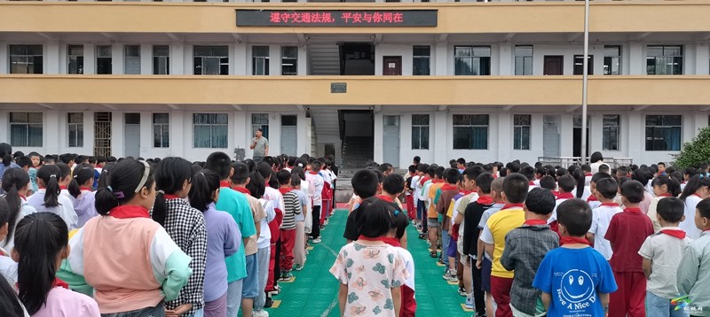 寨英鎮(zhèn)教育系統(tǒng)開展道路交通安全宣傳教育活動(dòng)