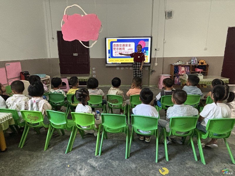 寨英鎮(zhèn)教育系統(tǒng)開展道路交通安全宣傳教育活動(dòng)
