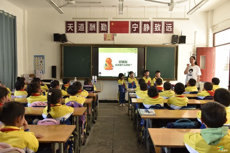 松桃舉行“花蕾護(hù)航·女童保護(hù)”志愿服務(wù)活動啟動儀式暨線下培訓(xùn)