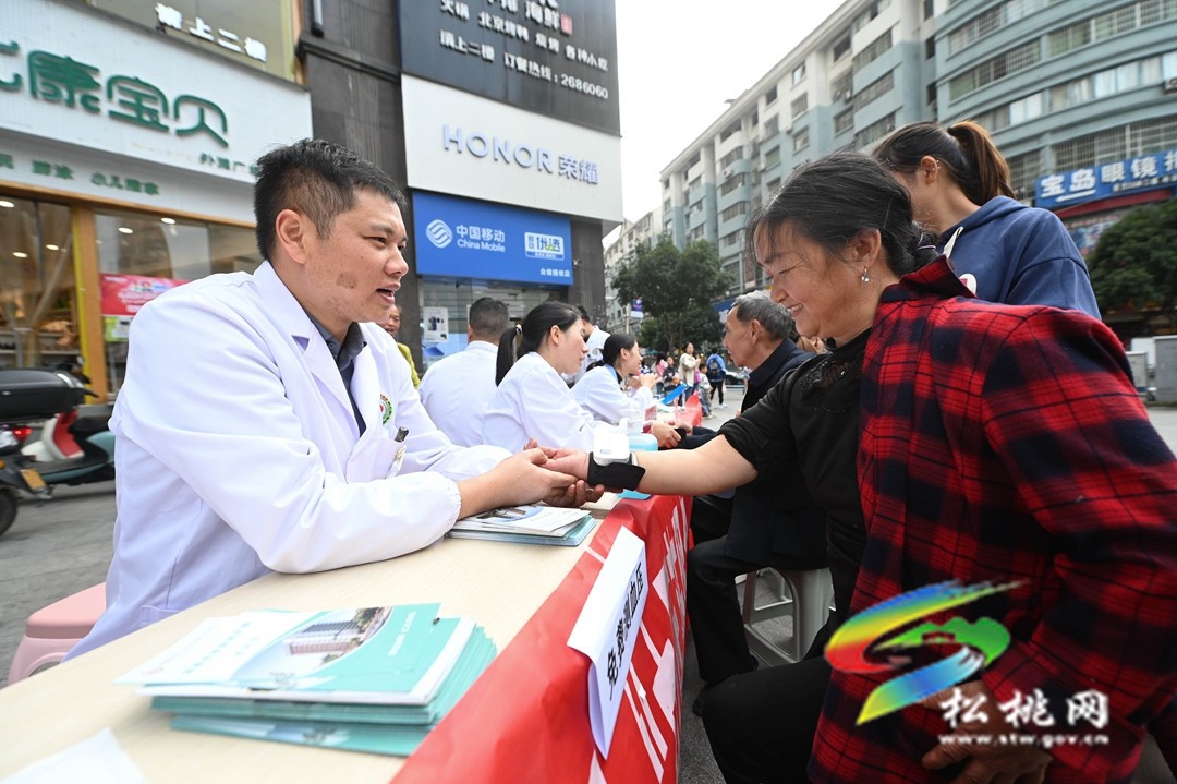 縣民族中醫(yī)院：開展“醫(yī)心向黨·中醫(yī)惠民”主題義診活動(dòng)