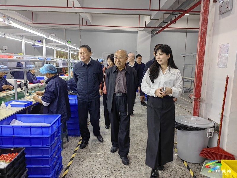 市人大常委會機關(guān)離退休人員一行到我縣參觀考察鄉(xiāng)村振興和產(chǎn)業(yè)發(fā)展情況