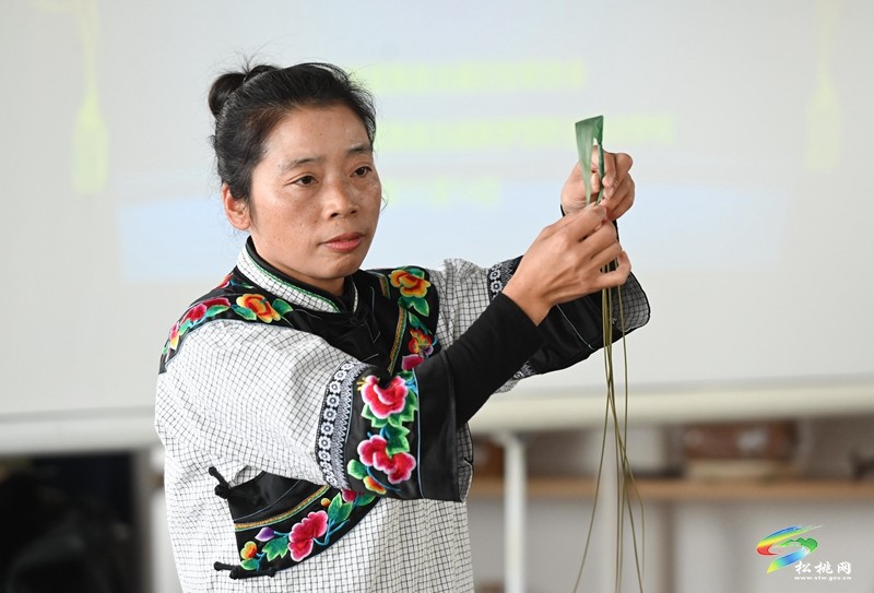 松桃：學(xué)習(xí)“指尖技藝” 創(chuàng)造“指尖經(jīng)濟(jì)”