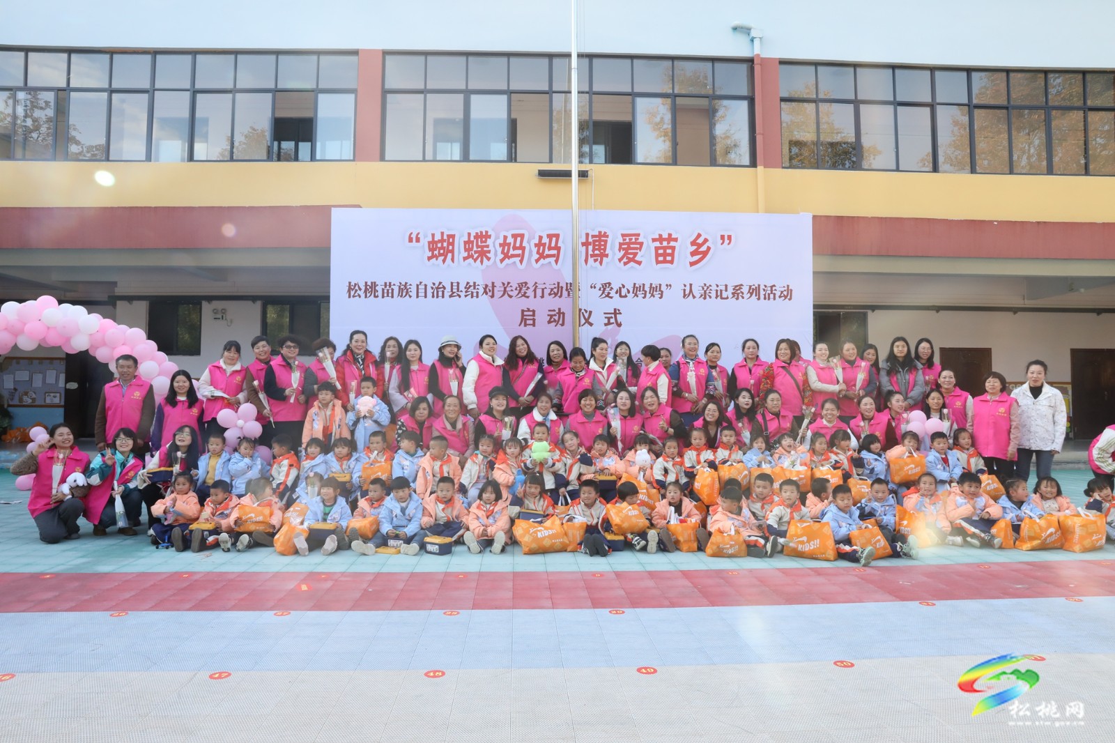 松桃：“愛(ài)心媽媽”結(jié)對(duì)關(guān)愛(ài) 傳遞溫暖真情
