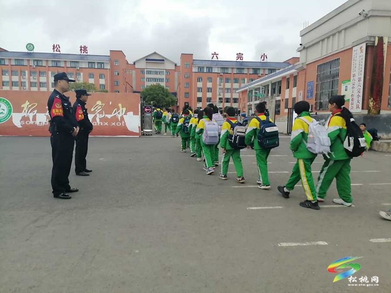 松桃公安：打好護?！敖M合拳” 筑牢校園“防護墻”