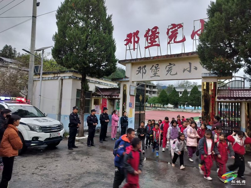 寨英鎮(zhèn)：堅(jiān)守護(hù)學(xué)崗  保護(hù)學(xué)生安全