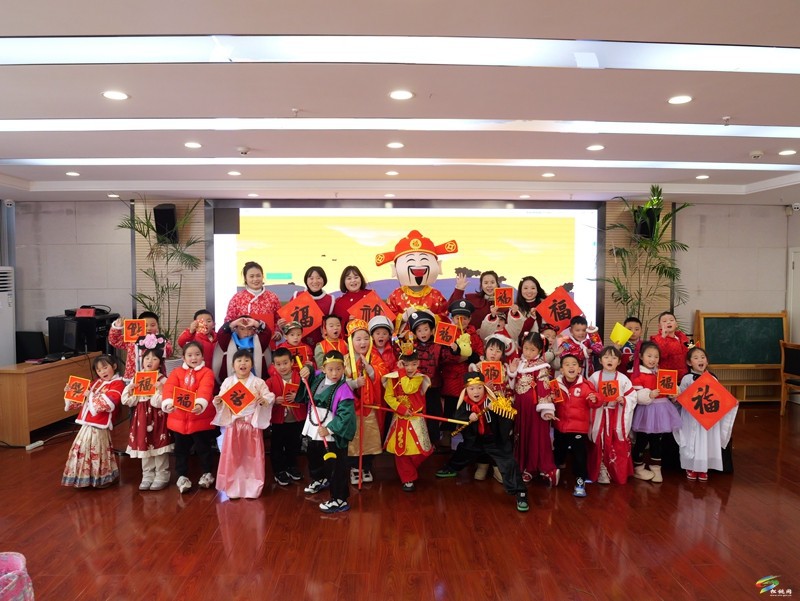 縣實驗幼兒園舉辦“金蛇賀歲 童趣迎新”元旦慶祝活動