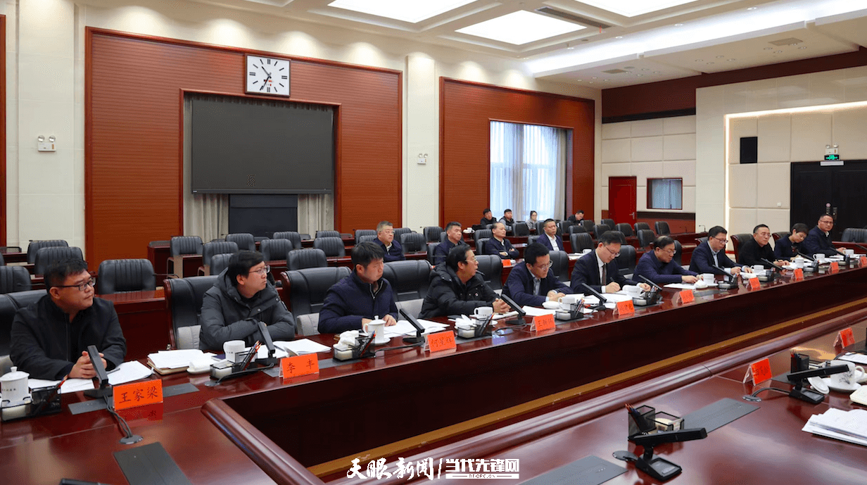 徐麟與中央駐黔新聞單位負(fù)責(zé)人座談
