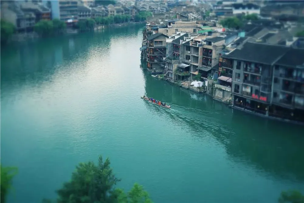 推動高質(zhì)量發(fā)展丨夏天來貴州“黃小西，吃晚飯”，記得帶件外套哦！